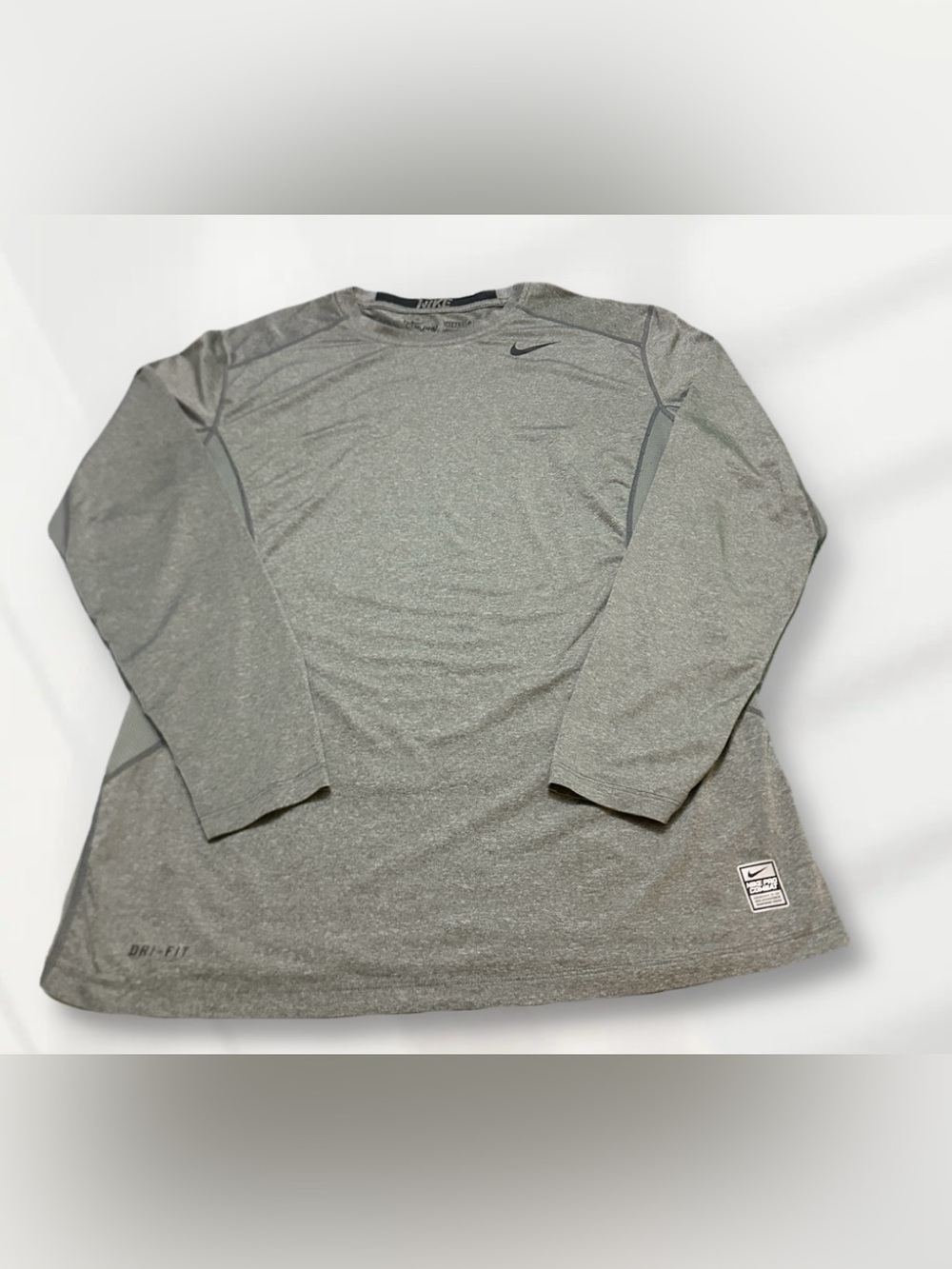 Nike Pro Combat Men’s Long Sleeve Athletic Tee in Heather Gray L
